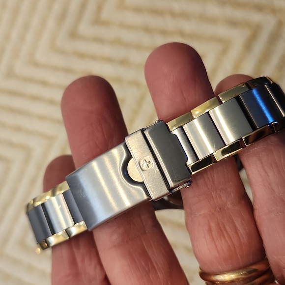 Wenger Women 79052 Swiss Military White Dial Date Two-Tone 30mm Quartz Watch - Picture 4 of 14